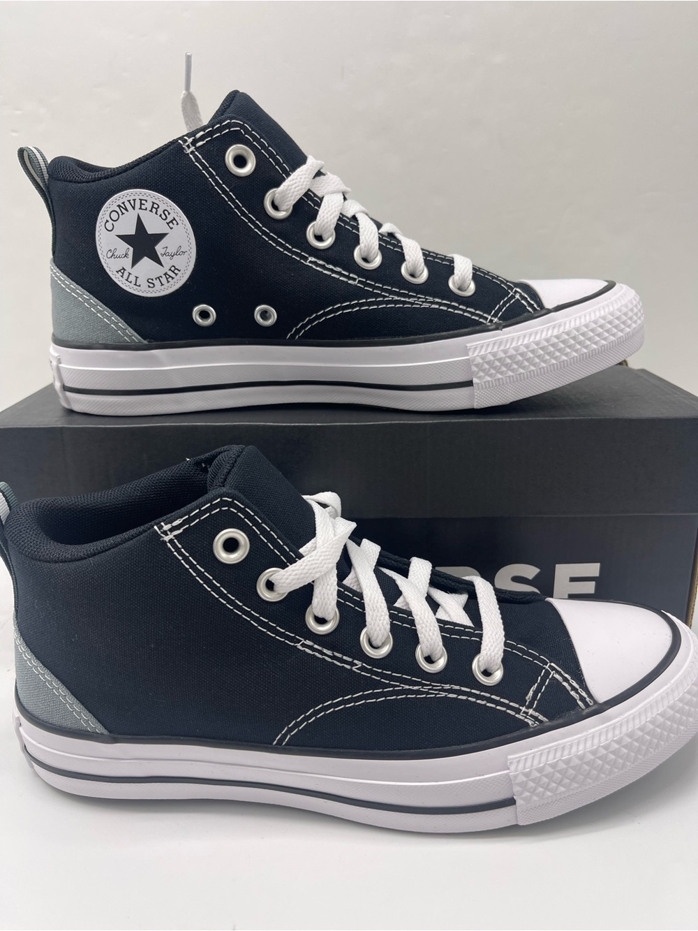 Converse WMNS A15840F CTAS MALDEN STREET MID
BLACK/MINERAL BREW/WHITE Sneakers